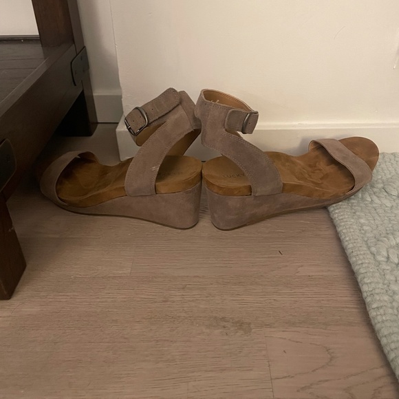 Lucky Brand platform grey suede sandals size 8 with 3" heels - Picture 3 of 4